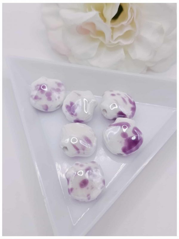 Perle céramique coquille 13*12 mm blanc / violet