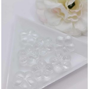 perles en verre fleur de cerisier 15 mm blanc nacré