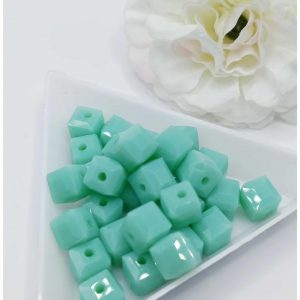 Perle en verre carrée – 6 mm – Vert menthe