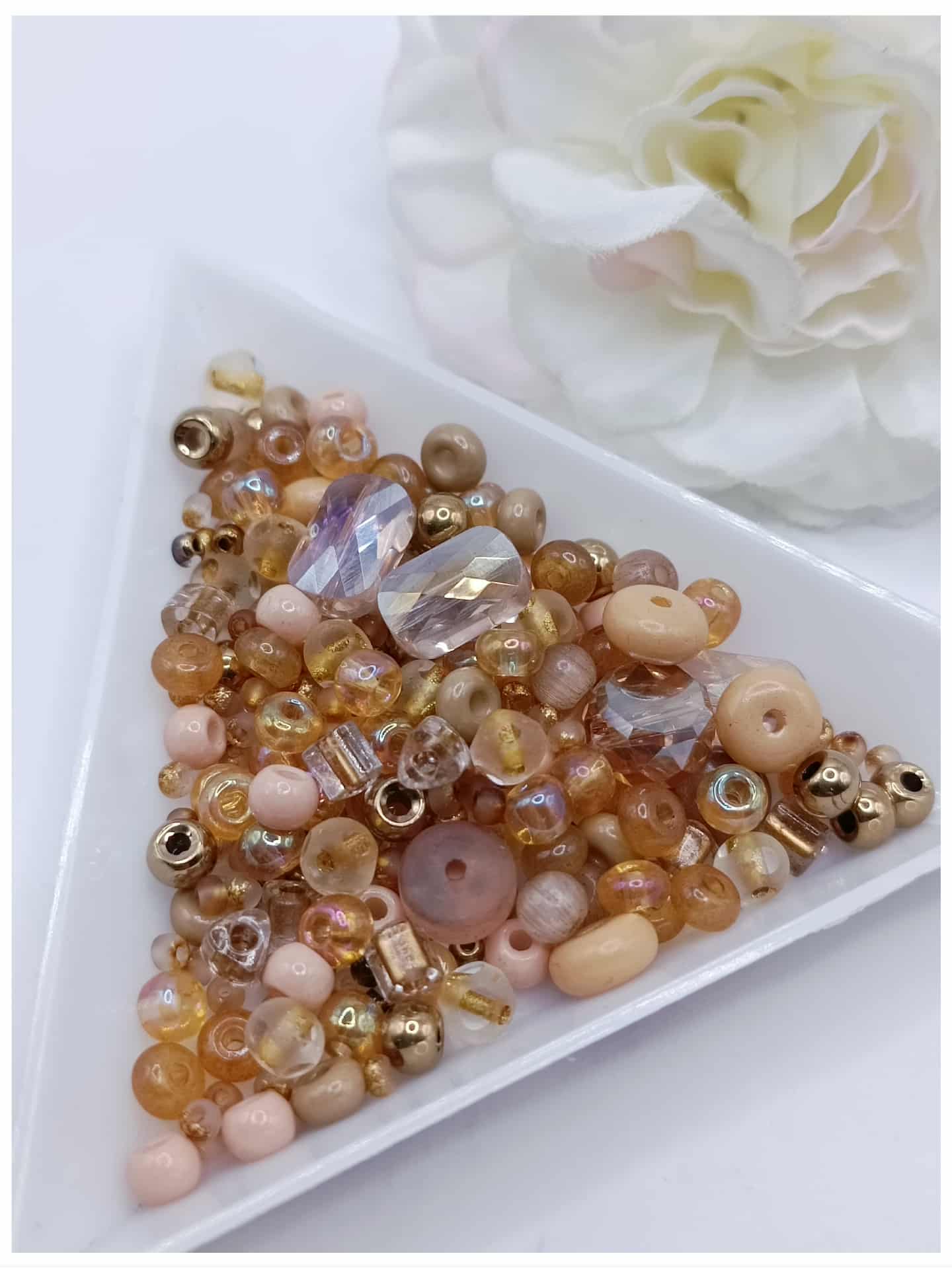 perles en verre rocailles beige doré