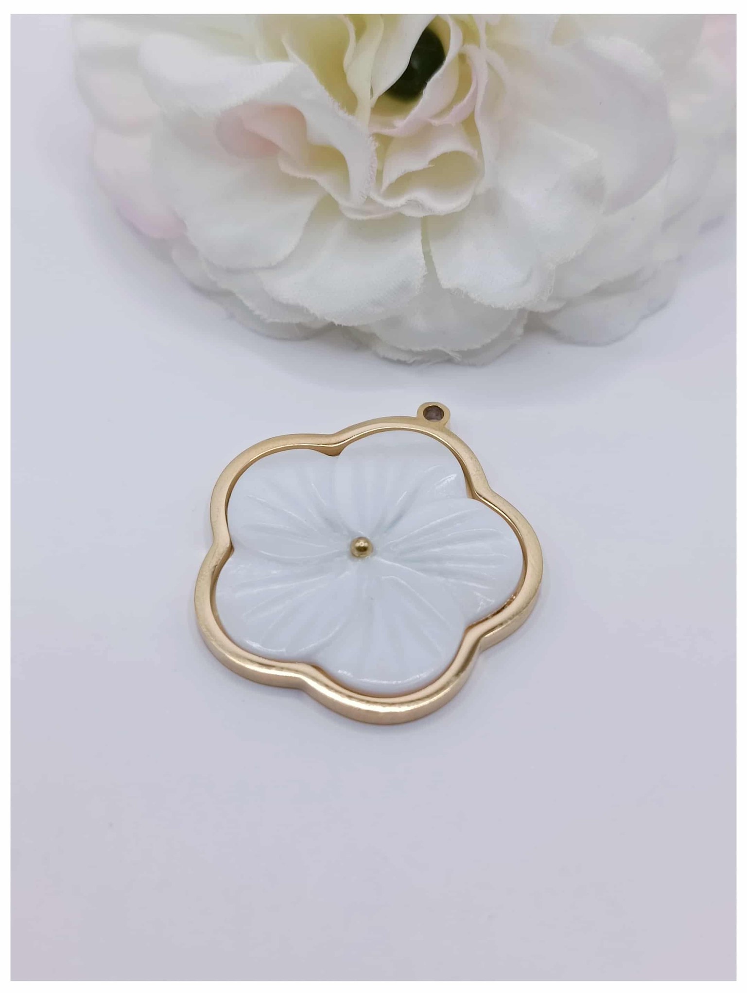 breloque acier inoxydable doré fleur coquillage 27 x 26 mm