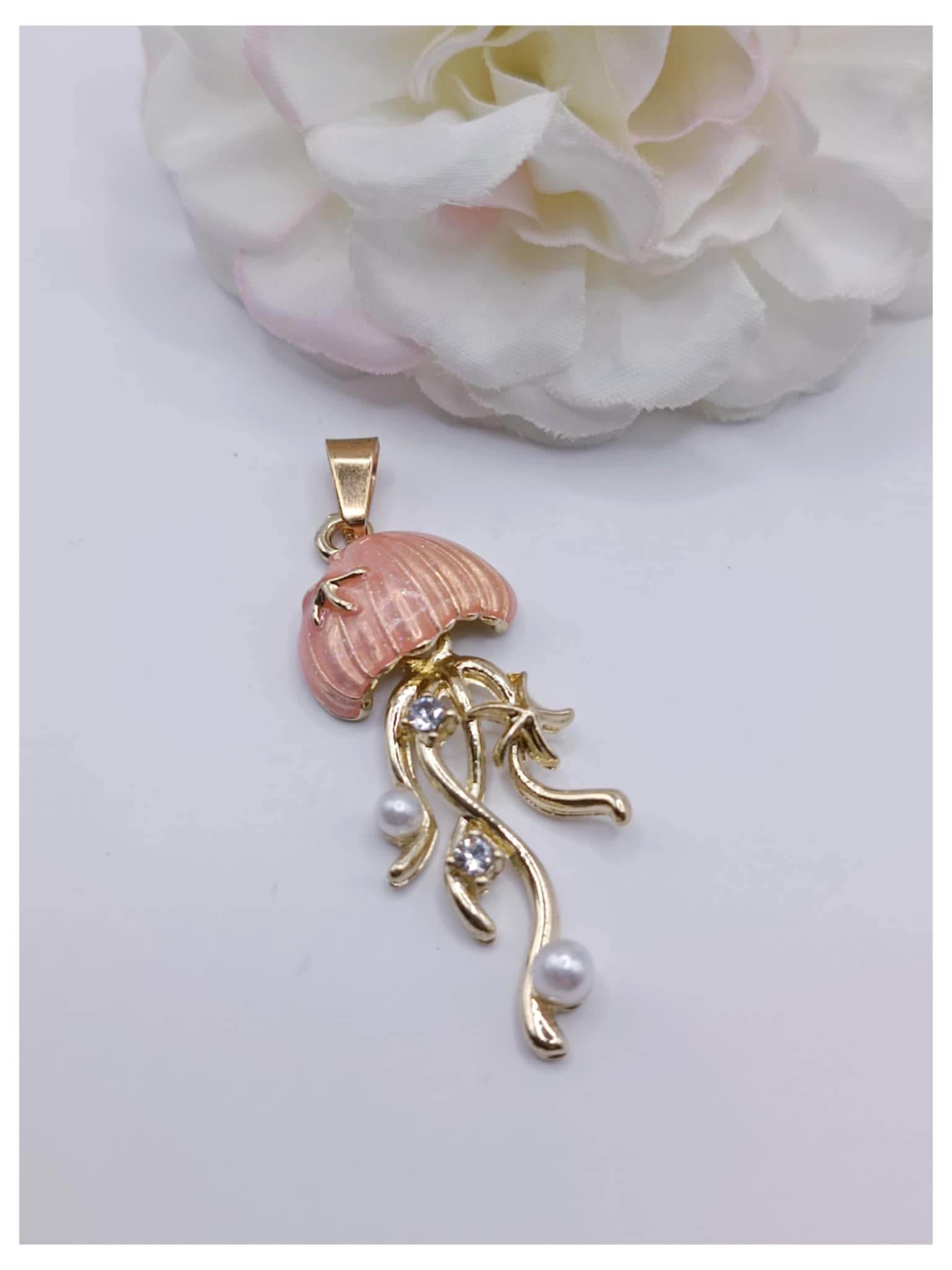pendentif doré émaillé méduse orangé