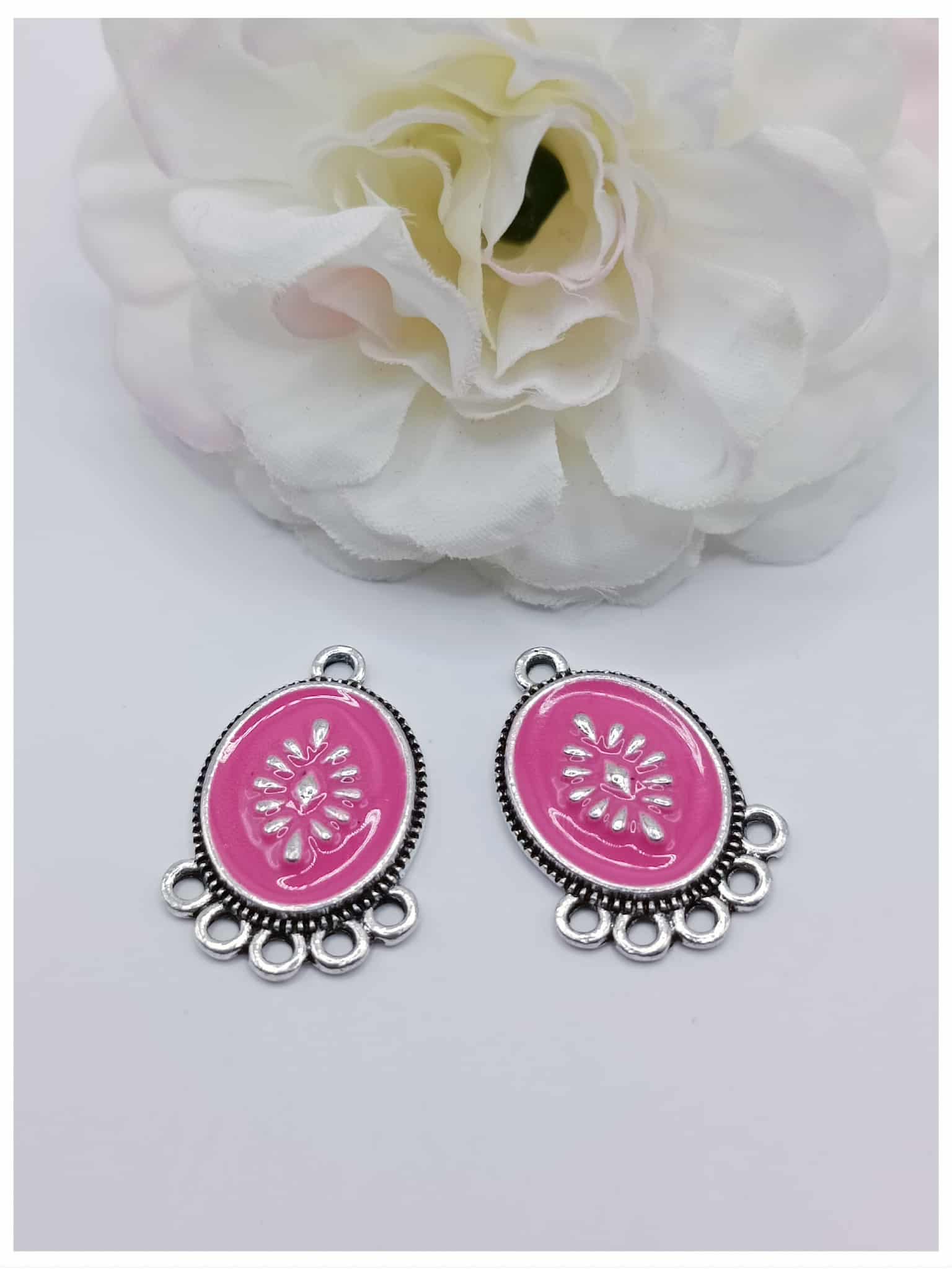 connecteur argenté émaillé rose flashy