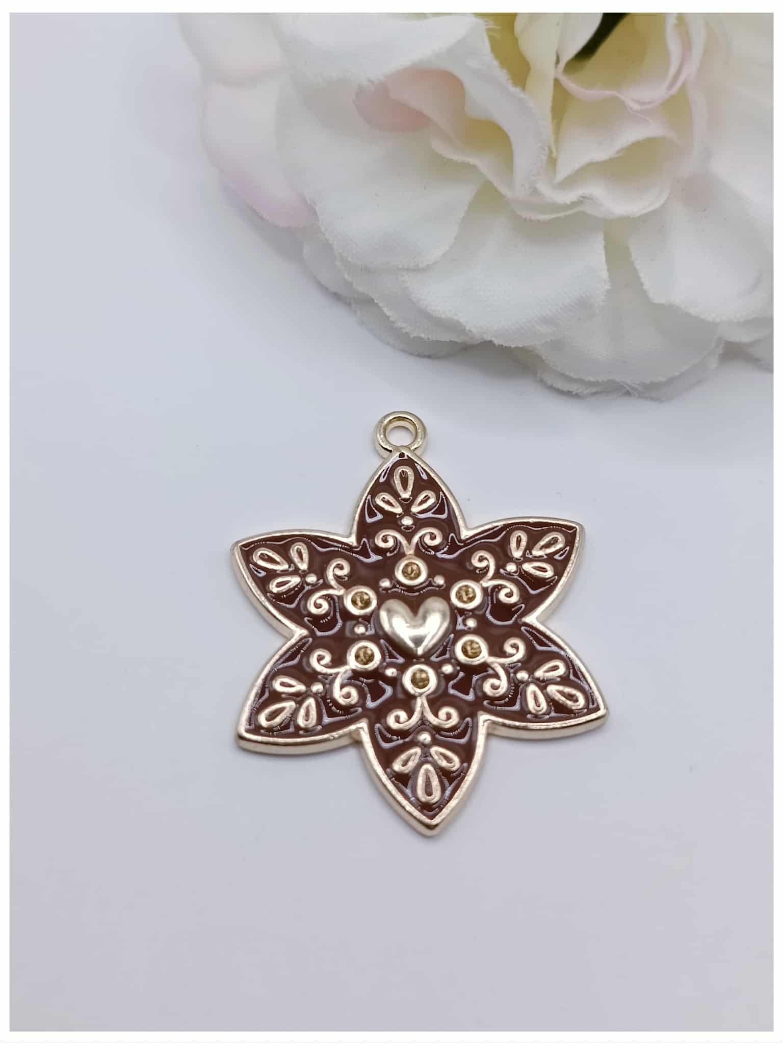 breloque dorée émaillée étoile cœur